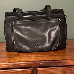 Stone Mountain Accessories Black Leather Shoulder Bag